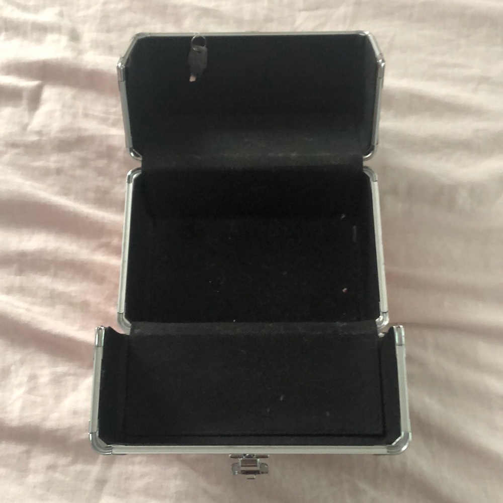 Makeup case - Picture 3 of 3